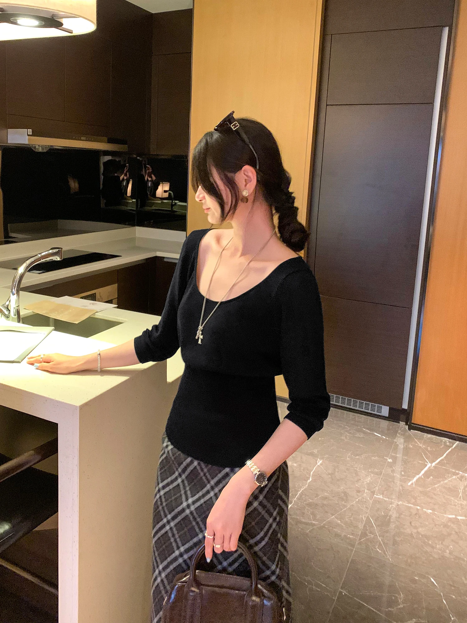 Early Spring Women's Silk Knitted U-Neck Top Waist-Cinching Sleeveless Mid-Sleeve Base Layer Shirt Commute Style Regular Fit
