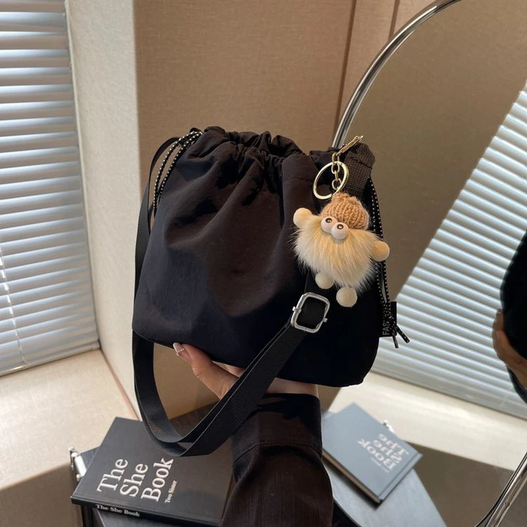 حقيبة دلو عصرية من النايلون للنساء، حقيبة كتف واحدة للطلاب، نمط كاجوال، قماش أكسفورد ناعم قابل للغسل