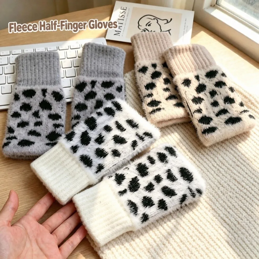 Stylish Leopard Print Half Finger Gloves Polyester One Size Knit Gloves Knit Unisex Warm Gloves Outdoor Use