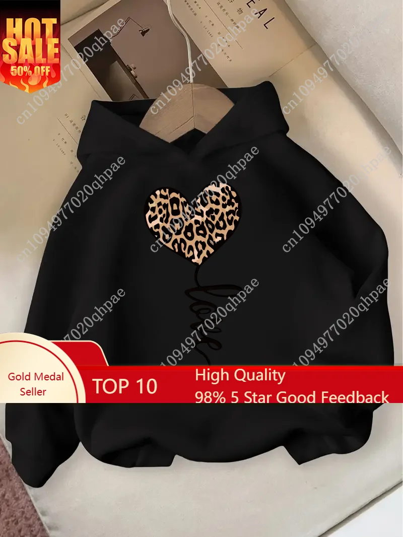 

This autumn single-piece girls' fashionable hooded sweatshirt features a simple and elegant heart-shaped pattern print