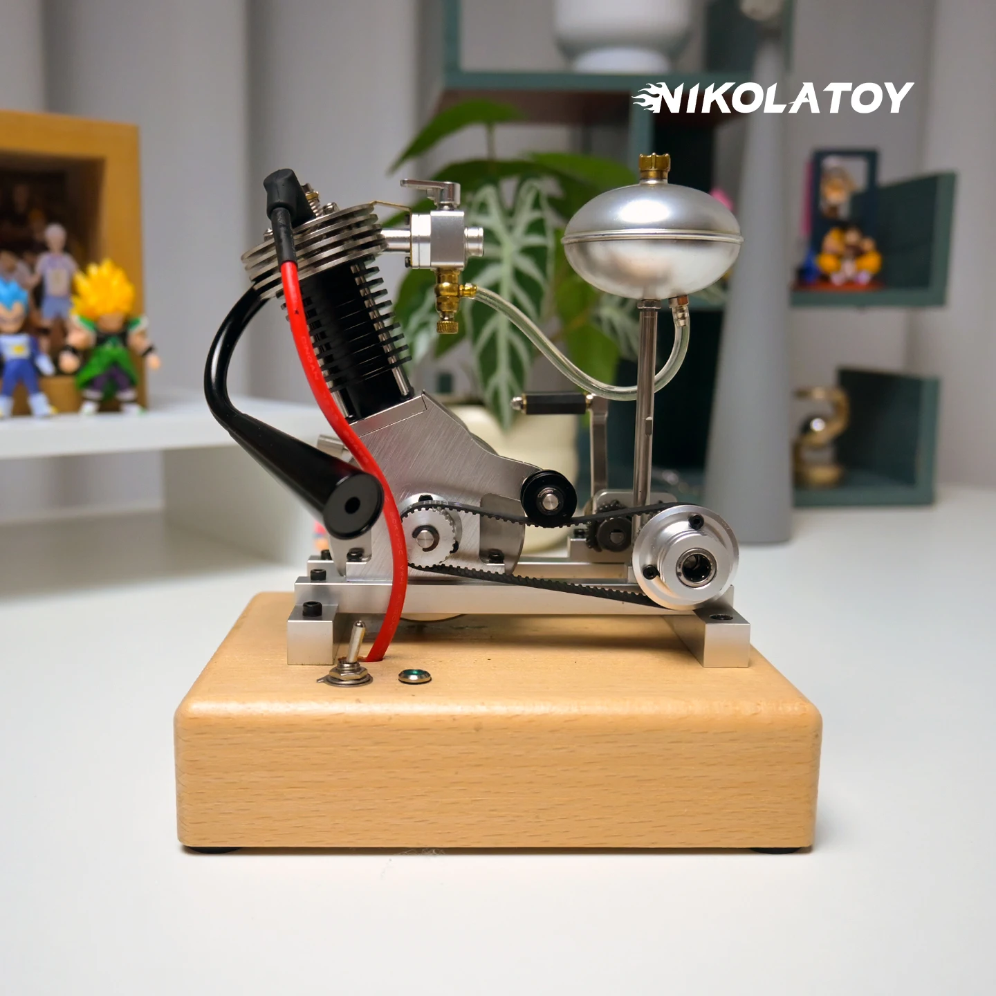 Een miniatuur motorfiets-motormodel met één cilinder die zelfs beginners kunnen spelen