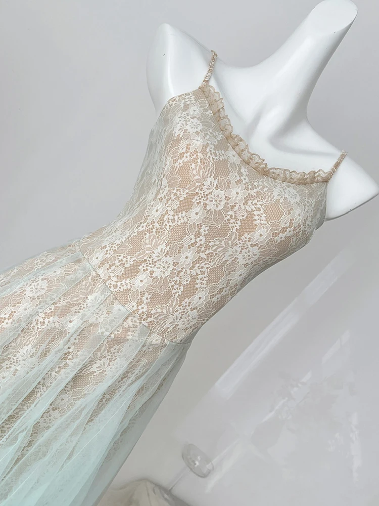 فستان دانتيل بحزام سباغيتي على الموضة الكورية للنساء لصيف 2025 بدون أكمام فستان طويل شبكي أنيق للحفلات والنوادي مع وسادة صدر