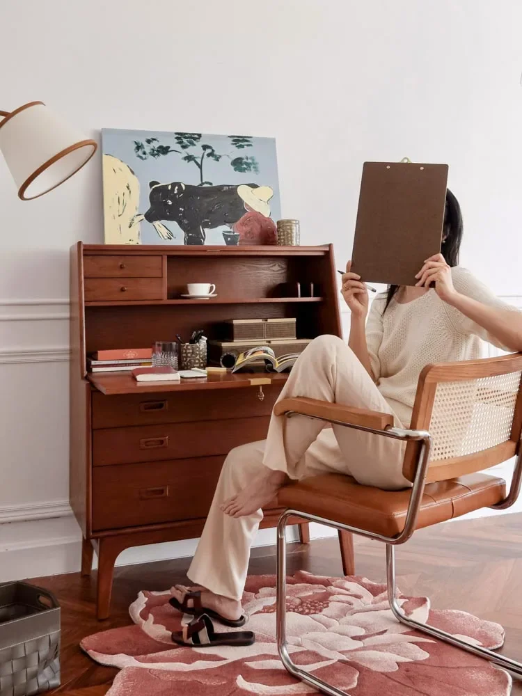 خزانة كتب من خشب الرماد البريطاني متعدد الأغراض