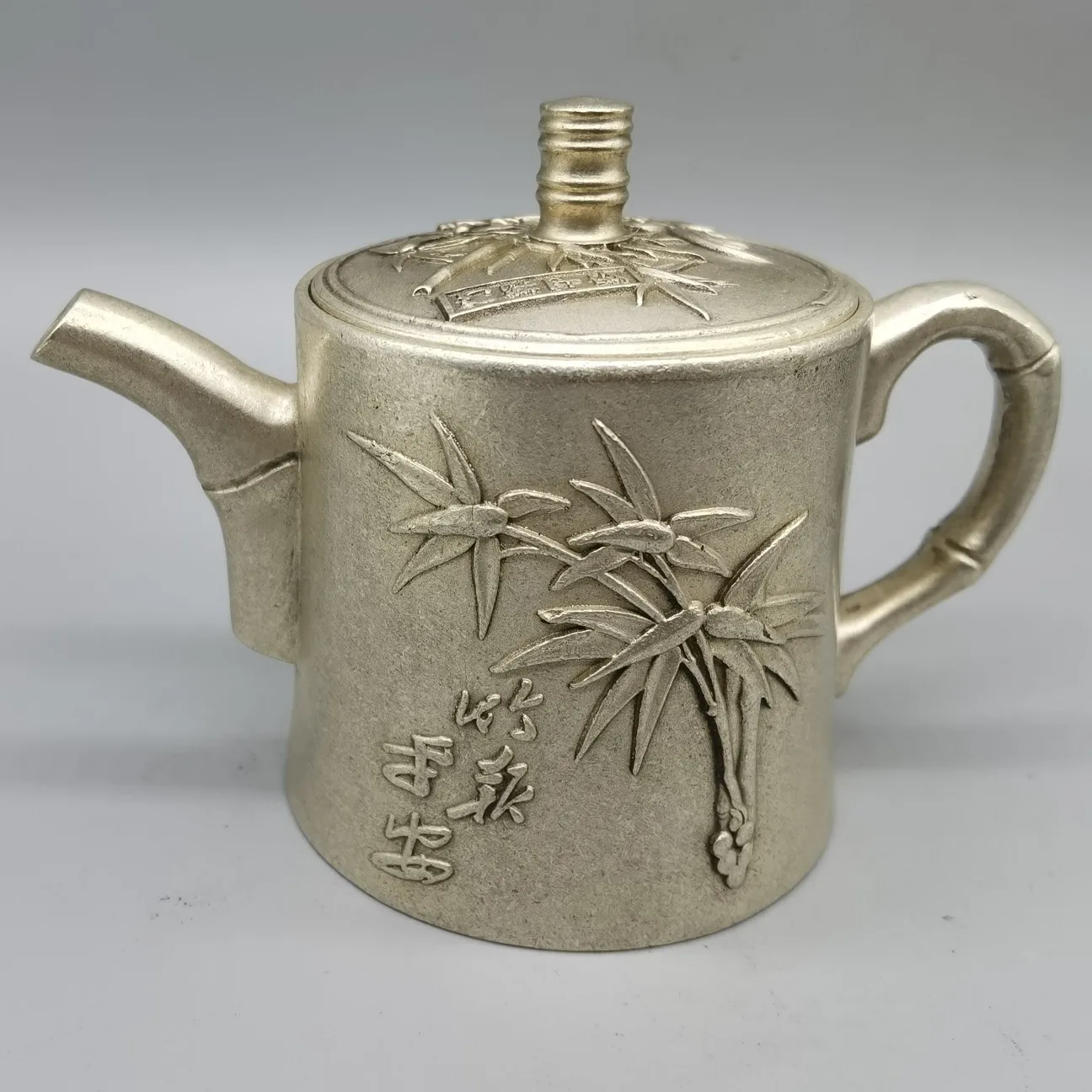 

Classic White Copper Gilded Silver Ornaments Exquisite Craftsmanship And Beautful Appearance Of The Wine Pot