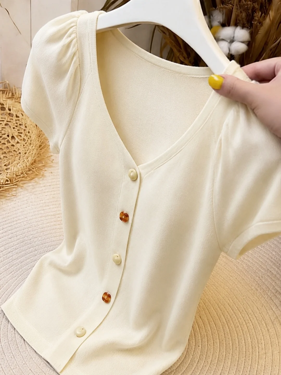 

Korean Style Ice Silk Knitted Short Sleeve V-Neck Single Button Design Summer Fashion Slimming Women's Top Poetic Lin Brand