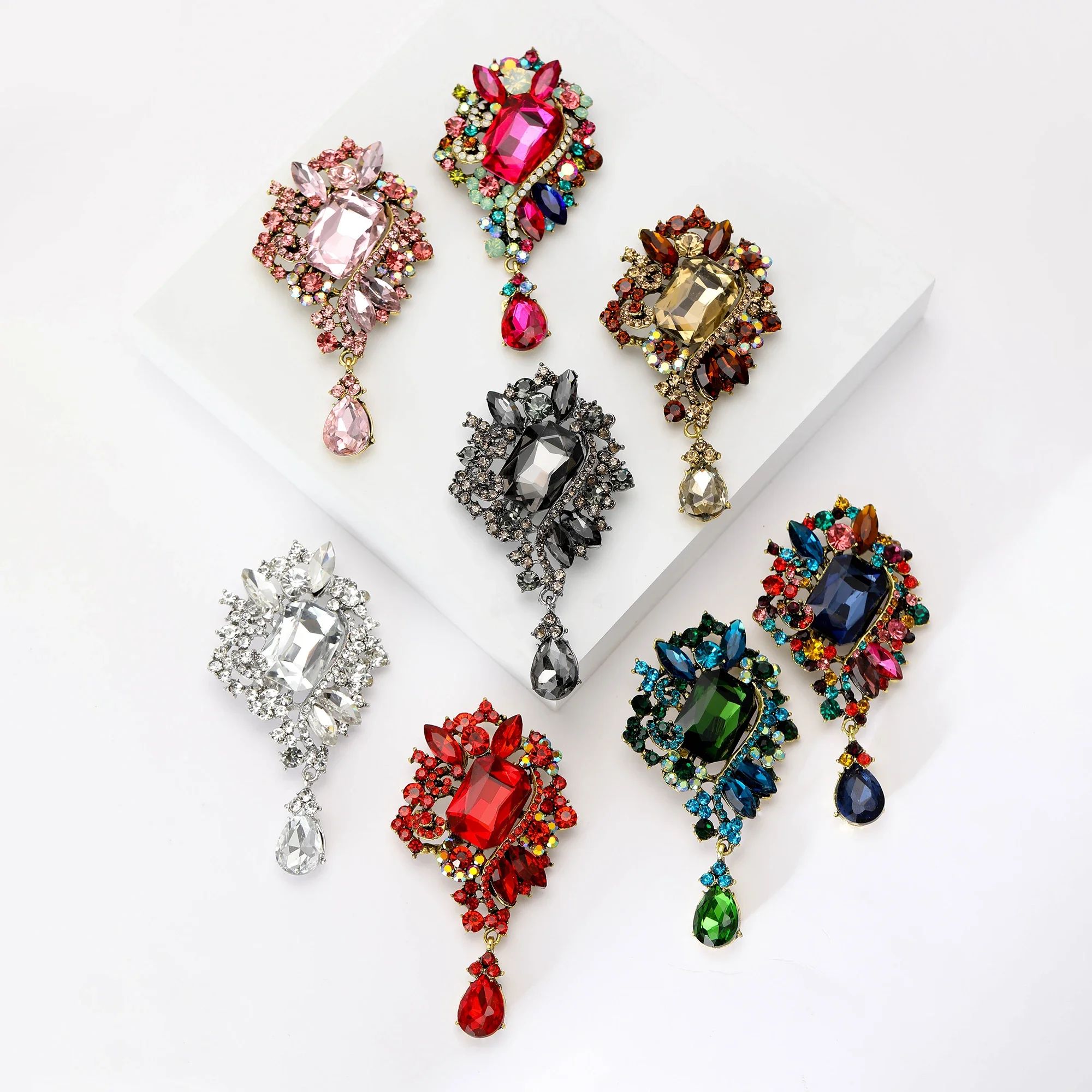 Crystal Glass Pendant Brooches for Women Unisex Rhinestone Pins Event Party Backpack Decoration Clothes Accessories