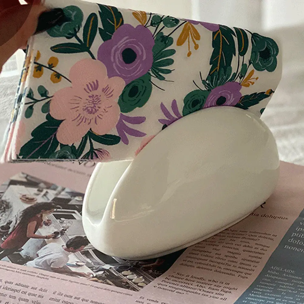 1Pcs Exquisite Hollow-Out Ceramic Napkin Holder Stylish Tissue Base for Daily Use Paper Towel Rack Household Napkin Shelf