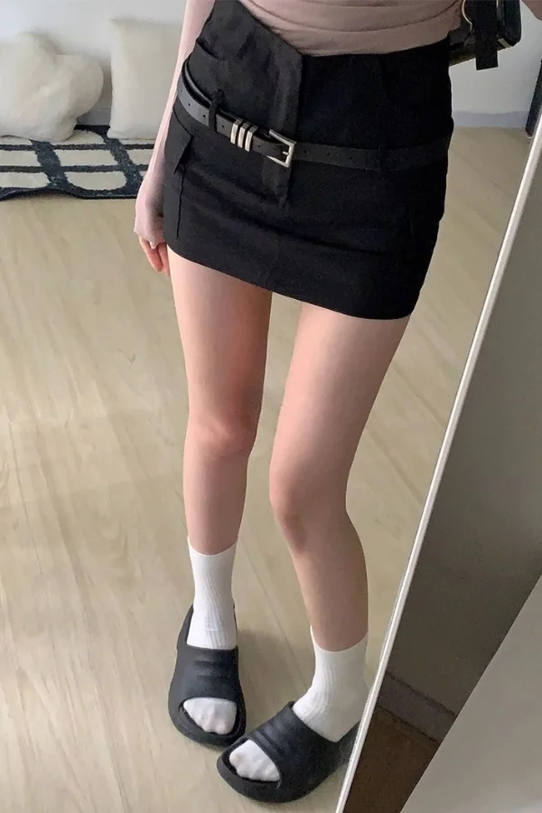 

American Hot Girl Black Cargo Mini Skirt for Women Petite Slim Fit Skort Design Unique Aesthetic Versatile Bodycon Short Skirt