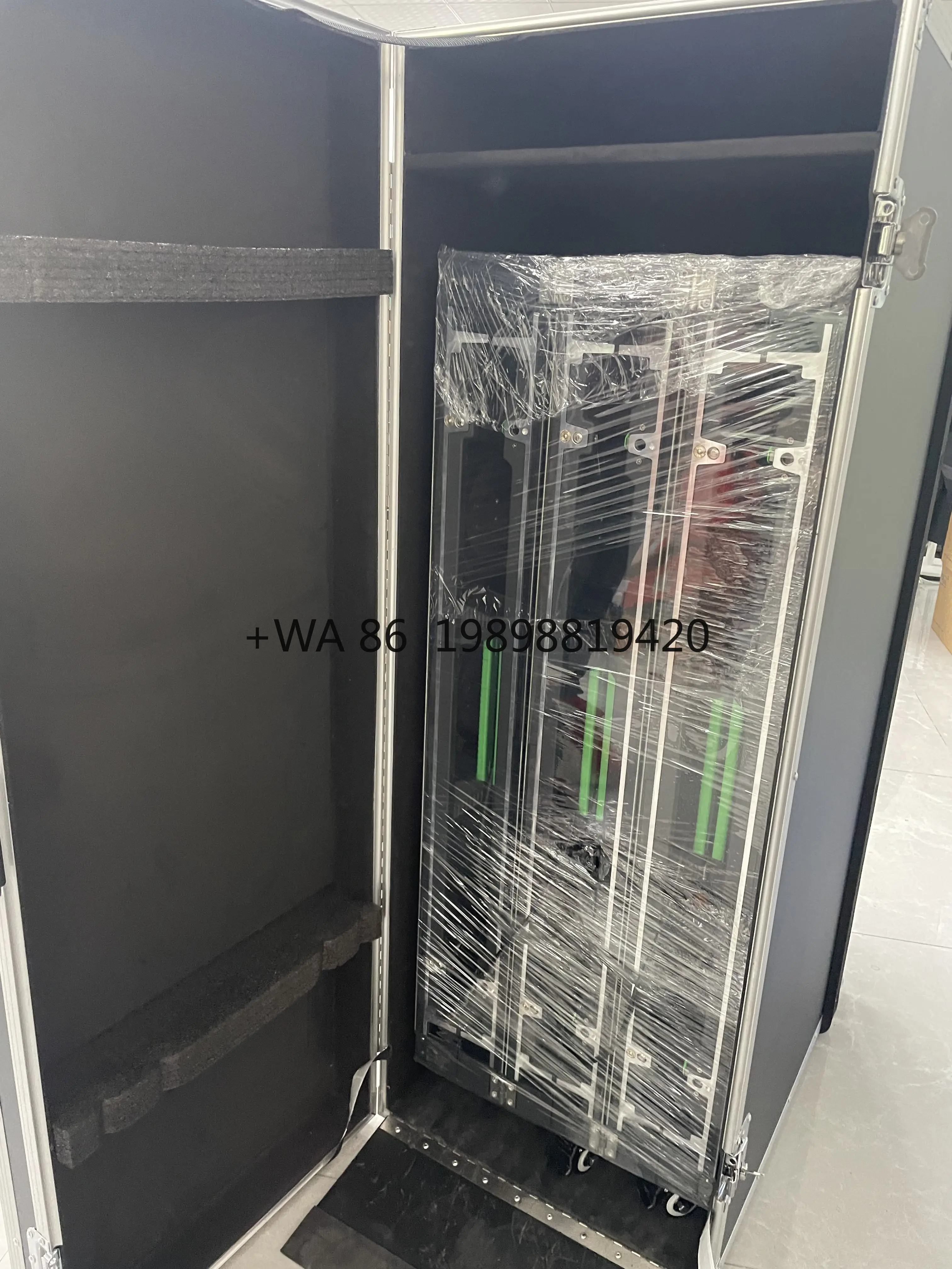 P1.8 P2.5 GOB Portable Curved LED DJ Booth Table, Aluminum Mobile Stage Display for Night Club Concert