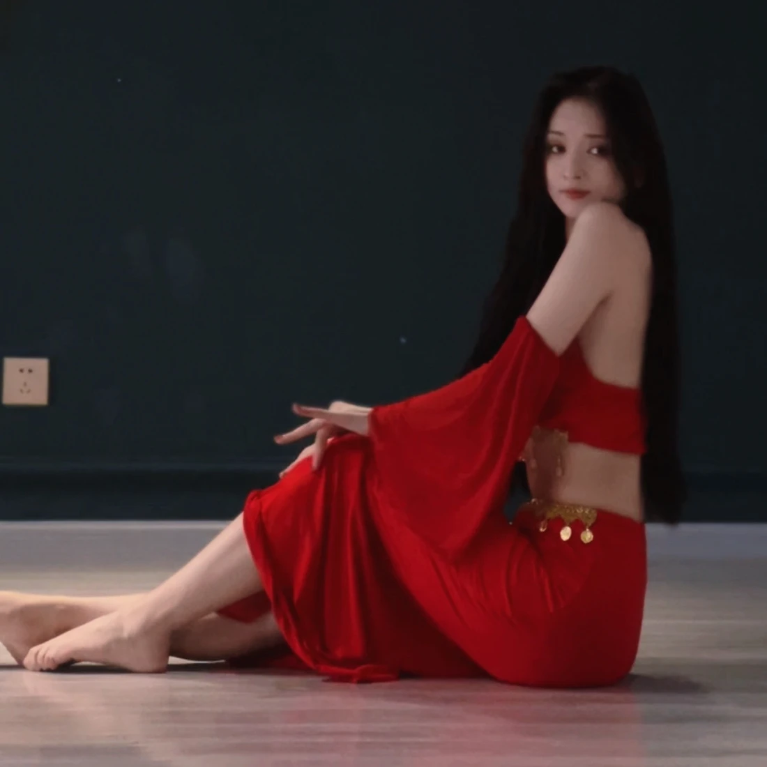 2025 الرقص الشرقي أزياء مسرحية النساء الراقية الترتر أعلى + الأكمام + مثير سبليت تنورة طويلة 3 قطعة مجموعة ممارسة الرقص الشرقي