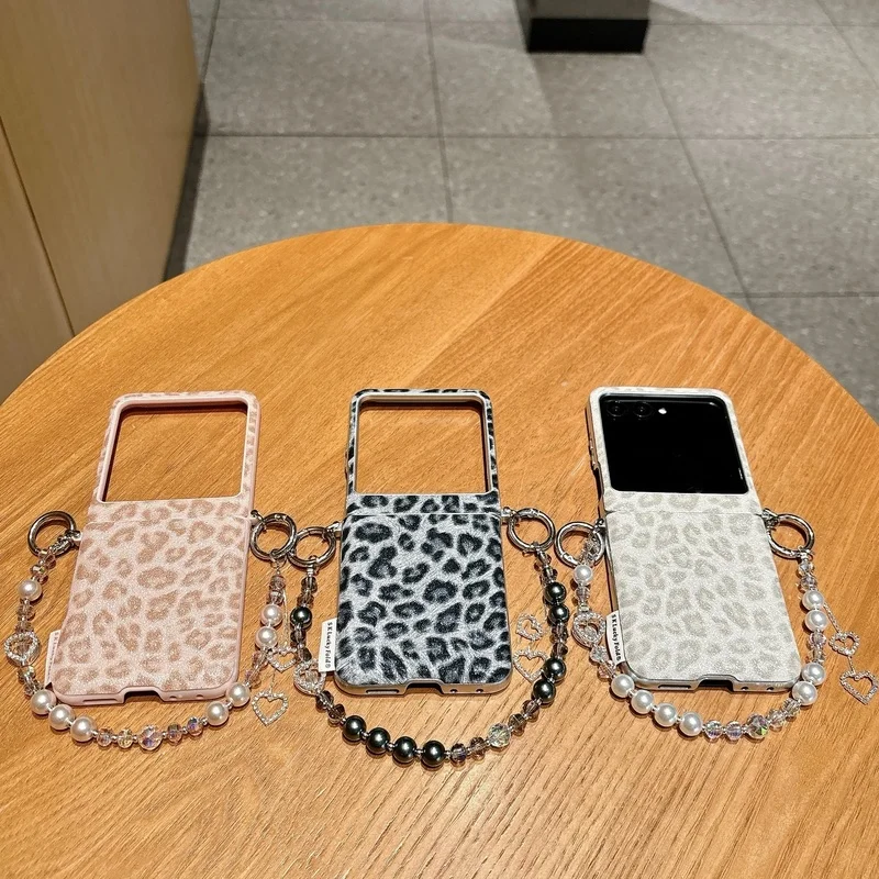 Leopard Print with Beaded Wrist Strap Phone Case for Motorola Razr 70 60 50 Ultra Luxury Flip Shockproof Protective Cover