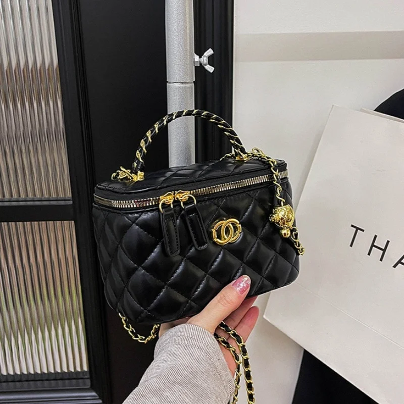 

Women's Bag Spring and Summer 2025 Fashion Diamond Chain Shoulder Bag Commuter Crossbody Bucket Bags Lingge Chain Purse