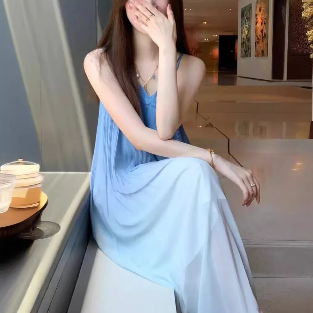 

The Ambience Photo Shoot Is Suitable for Seaside Holiday Dress 2024 New Women's Summer Deluxe Sleeveless Slip Dress