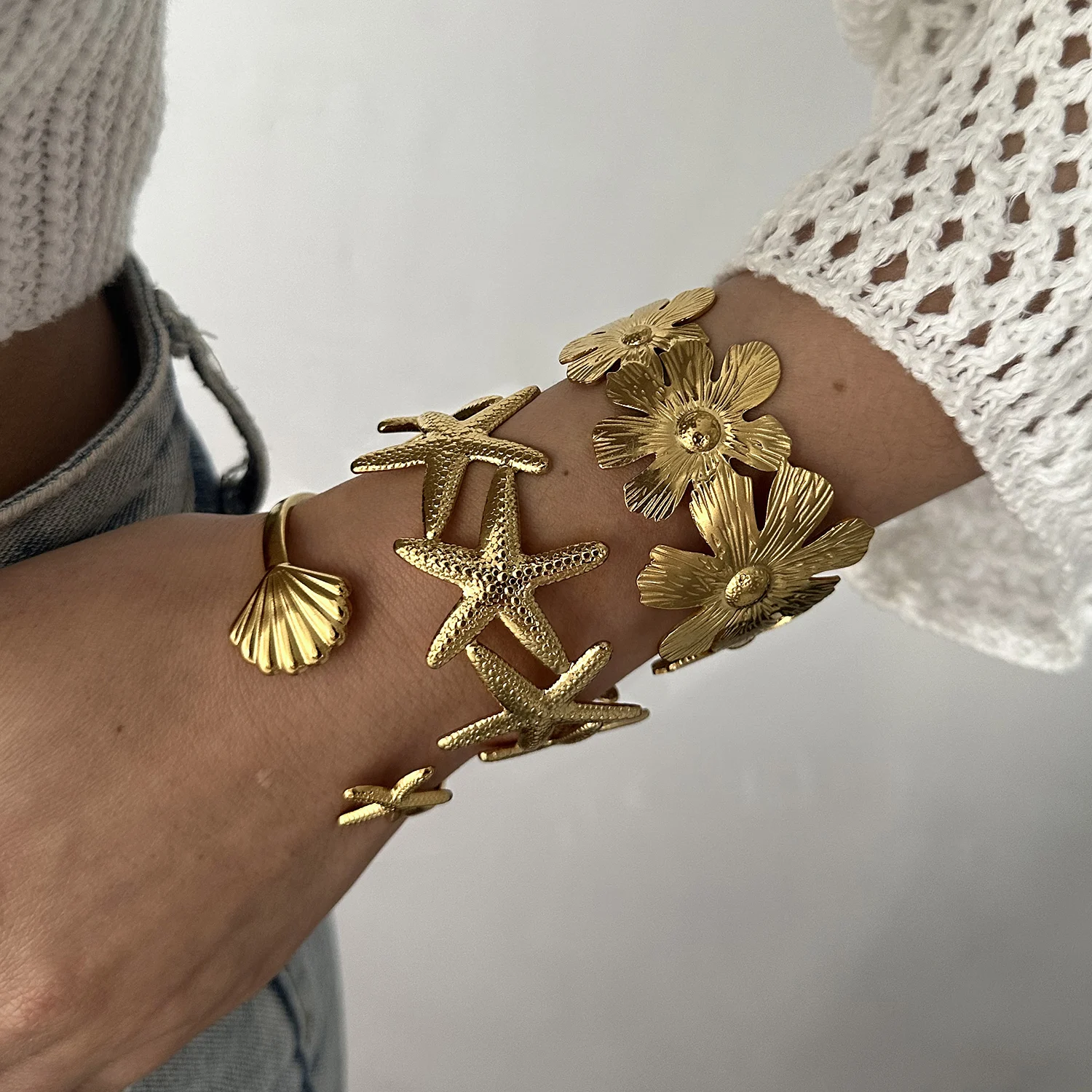 

Exaggerated Metal Flower Shell Starfish Bracelet for Women Vintage Gold Color Stainless Steel Cuff Bangles Beach Party Jewelry