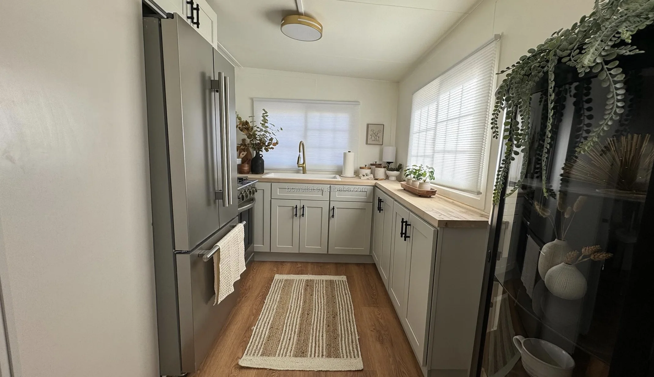 منزل حاوية حديث قابل للتوسيع مكون من 3 غرف نوم بطول 20 قدمًا - 40 قدمًا مع سطح وشرفة مغطاة للفيلات