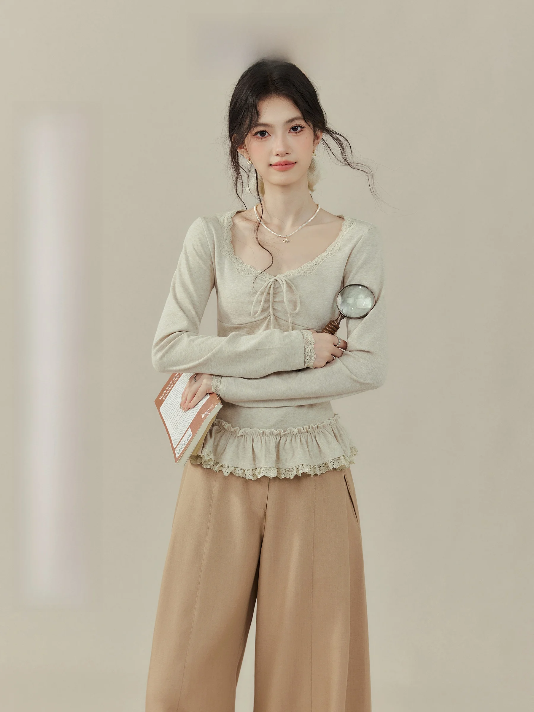 

Приталенная длинная футболка Sve V-Ne, кружевная лоскутная базовая футболка с застежкой на талии, повседневная женская осенняя коллекция Faion