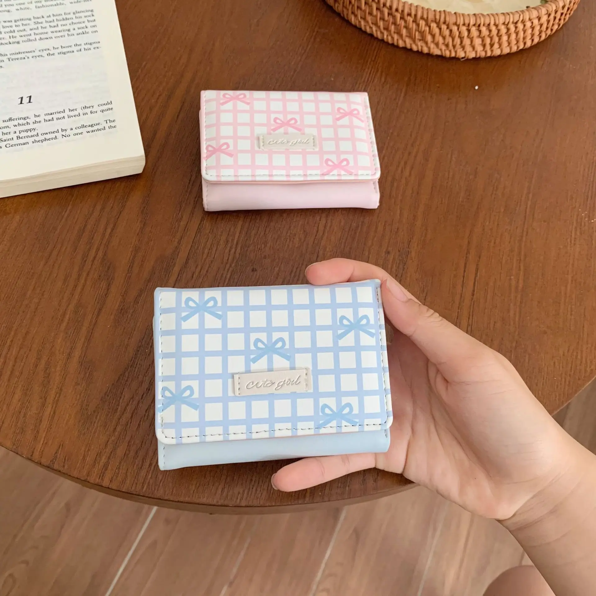 Bowknot striped loose change card bag for students, short ladies' wallet, three-fold contrasting color Kawaii wallet