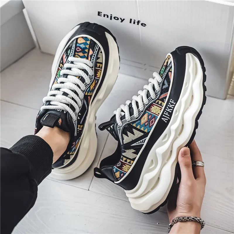 2024 Spring and Autumn Fashion Versatile Thick soled Casual Shoes Classic Men\'s Color blocked Lace up Running Sneakers men shoes