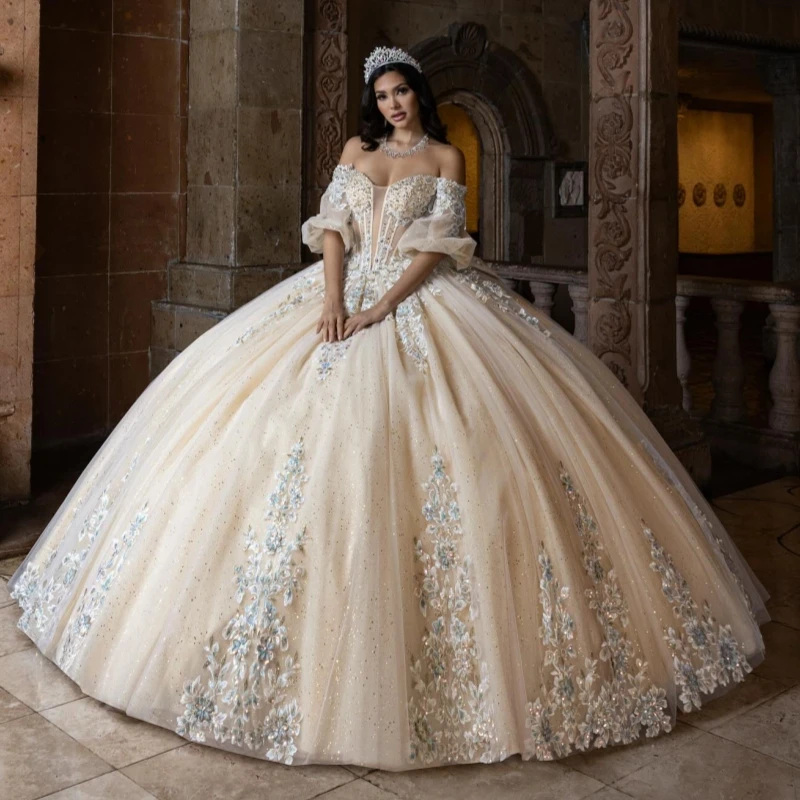 

Светлое шампанское, блестящие платья Quinceanera с открытыми плечами, аппликация, кружево, бусины, бант, тюлевое платье для вечеринки, дня рождения, сладкое платье 16, Vestidos