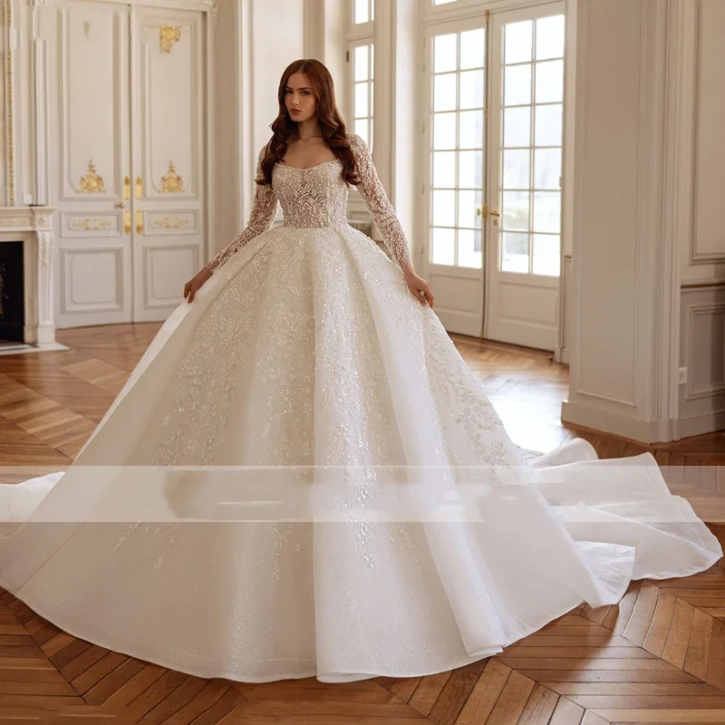 Maßgeschneidertes romantisches Ballkleid-Brautkleid mit U-Ausschnitt und langen Ärmeln, Applikationen, Stickerei, Hofschleppe, Vintage-Brautkleid