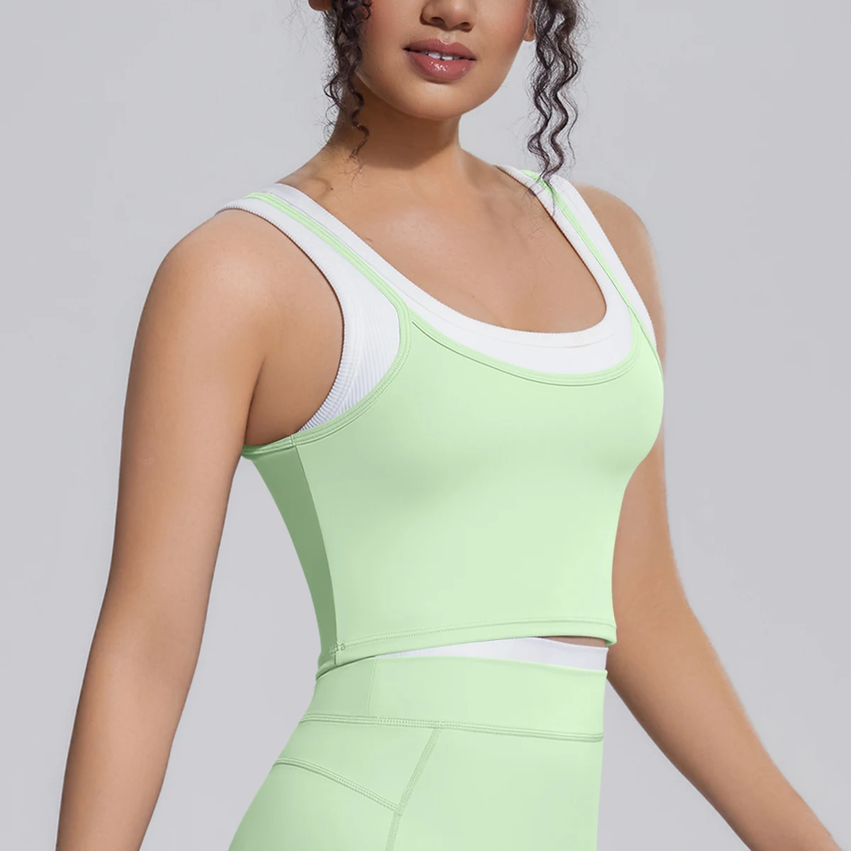 Naked Feel Schöner Rücken Yoga-Top für Frauen Stoßdämpfendes Lauf-Yoga-Tanktop mit Brustpolster Farbblockierendes Workout-Top – Detail 23