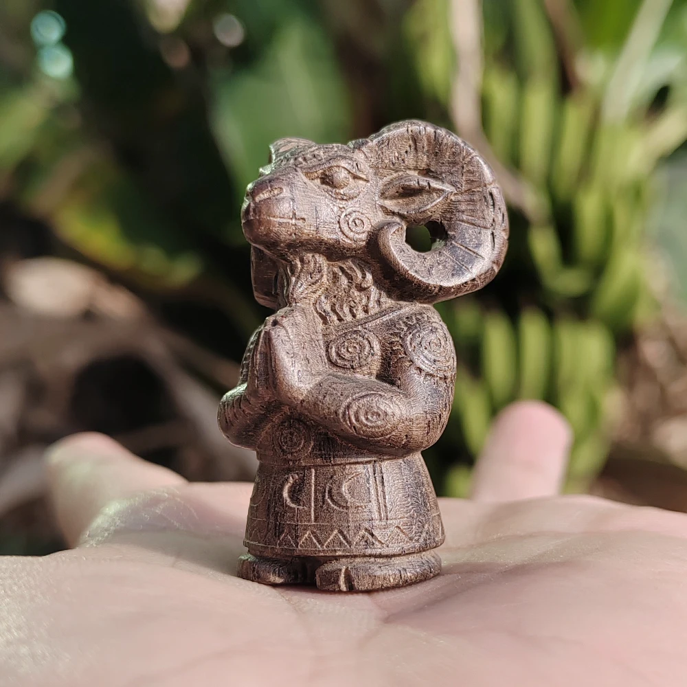 1.8 Inch Hand-Carved Wooden Sheep Totem Ornament, Ethnic Style, Artistic Design, Suitable for Holiday Decoration, Christmas Decorations, Bedroom, Desktop Decorations, New Year Gifts, Study Room, Centerpiece Decoration