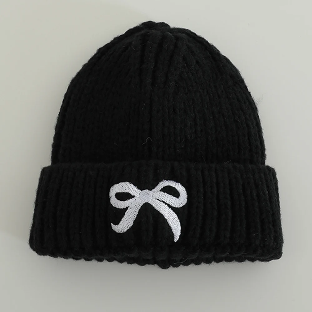 蝶ネクタイ付きの刺繍ニット帽,1〜3歳の子供向けの暖かい帽子,秋と冬の新しいファッション