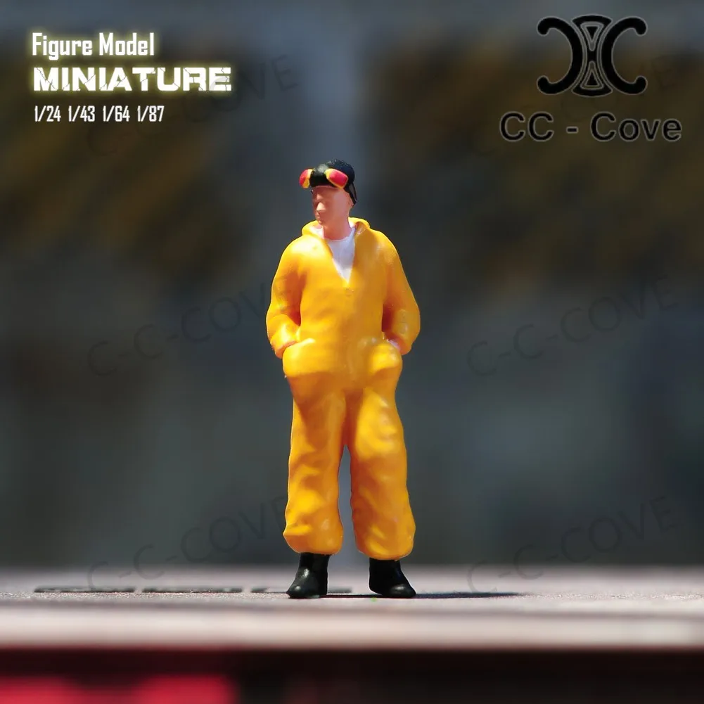 Painted Miniatures1/24 1/43 1/64 1/87Two Male Safety Officers Wearing Yellow Safety Suit Scene Figure Model Toys View Decoration