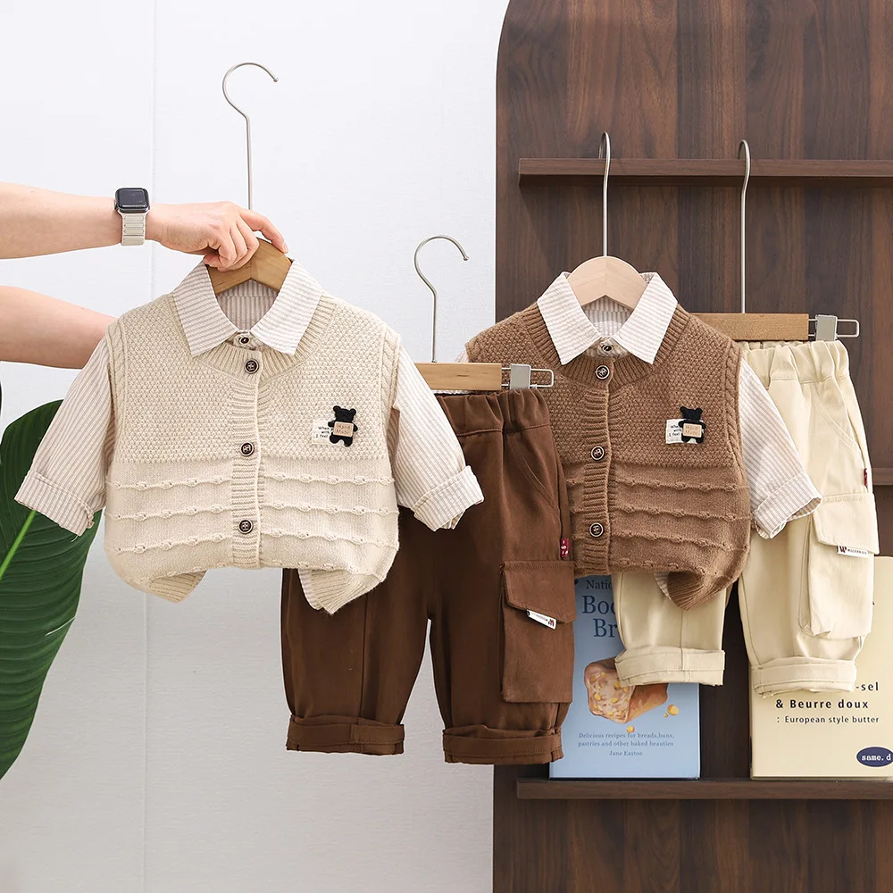 

Комплекты одежды для мальчиков Весна-Осень 2026: Детский вязаный жилет, рубашка и брюки (3 предмета) – Повседневный костюм для малышей, детский спортивный костюм для малышей