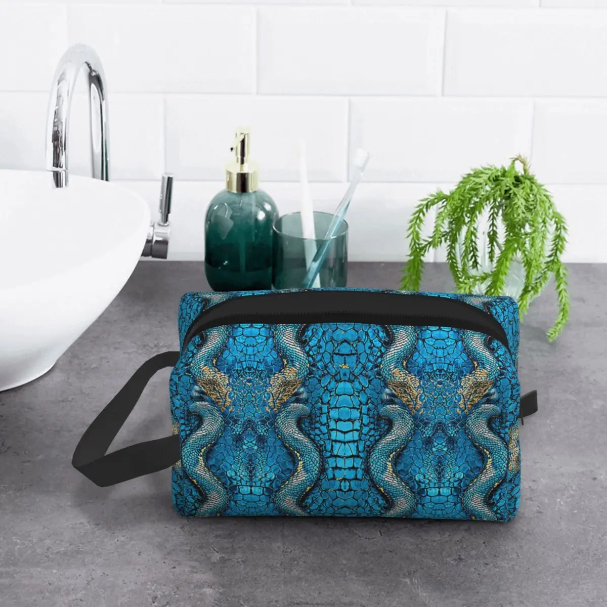 

Косметичка-органайзер с принтом под змеиную кожу (синяя змея, змеиный принт, гадюка) для хранения косметики и туалетных принадлежностей