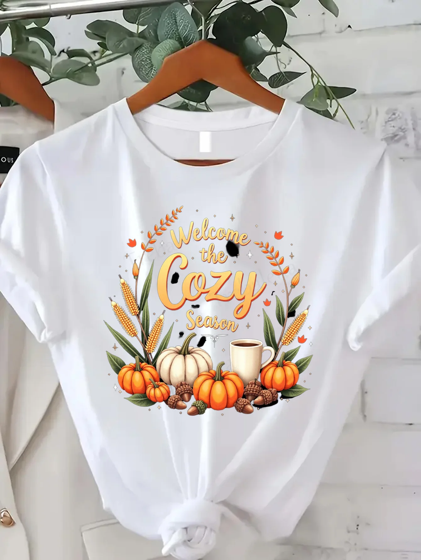 

Comfortable Women's Print T-shirt Welcome Cozy Season Autumn Pumpkin T-Shirt Women's Fall Comfort Style