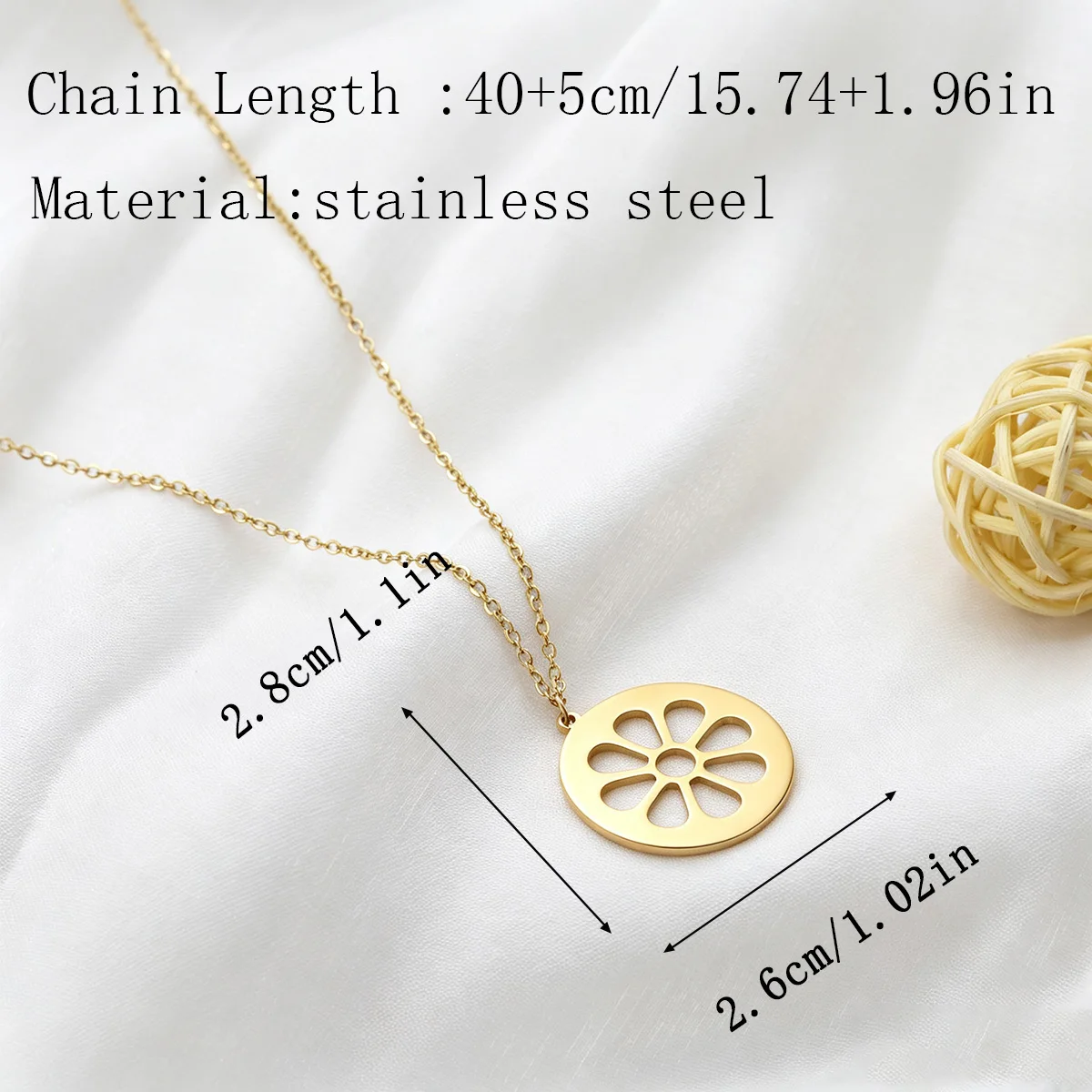 Kinitial Round Hollow Eight-hole Floral Stainless Steel Necklace For Women Daisy Flower Pendant Elegant Fashion Jewelry Gift