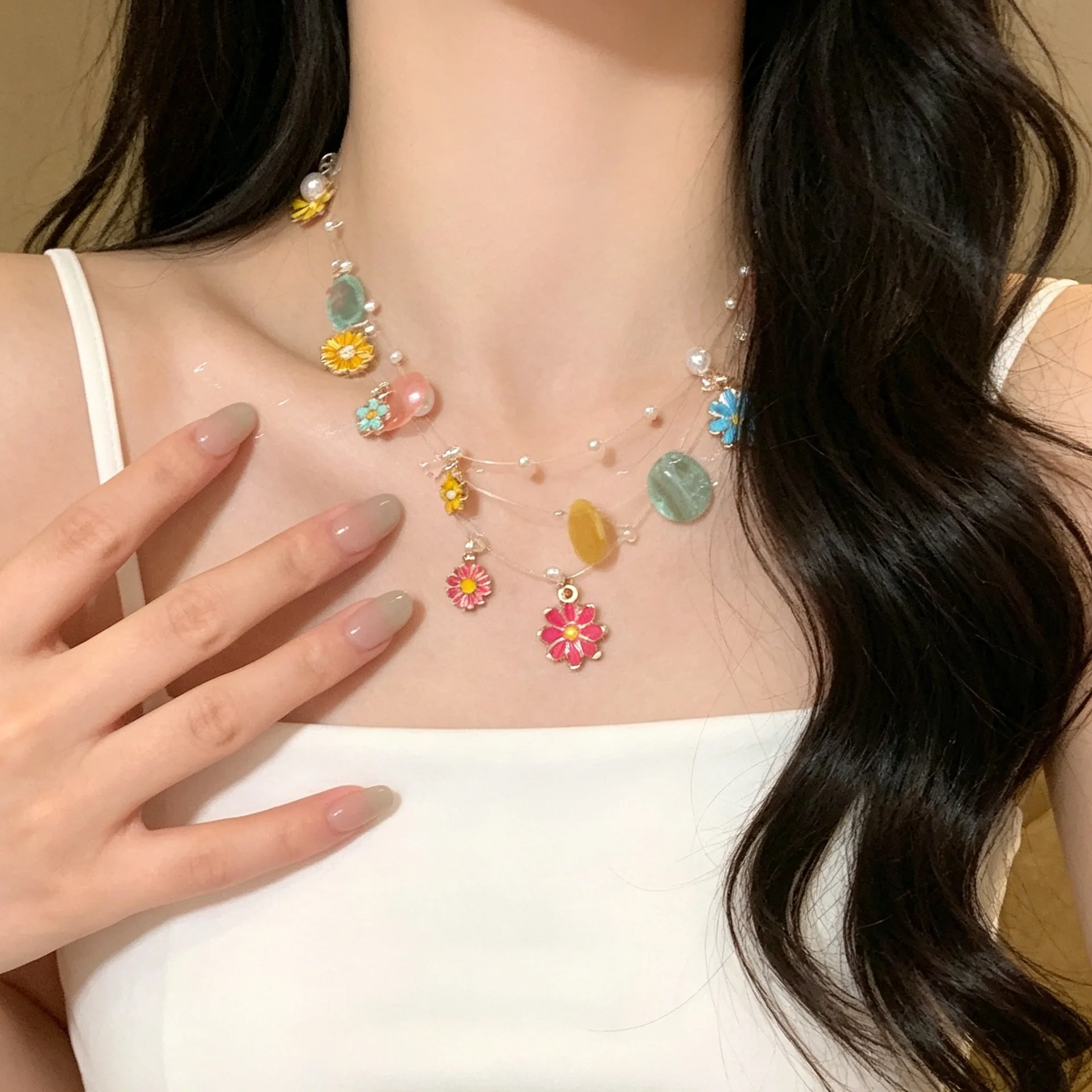 Layered Colorful Daisy Shell Pearl Collarbone Choker Sweet Beaded Clear Thread Necklace for Women Niche