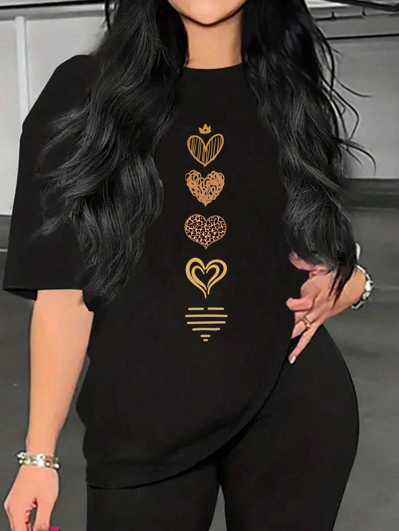 

Plus Size Artistic Multi - Heart Graphic Tee Elegant Fashion Statement Top with Gold - Toned Heart Motifs Trendy Apparel