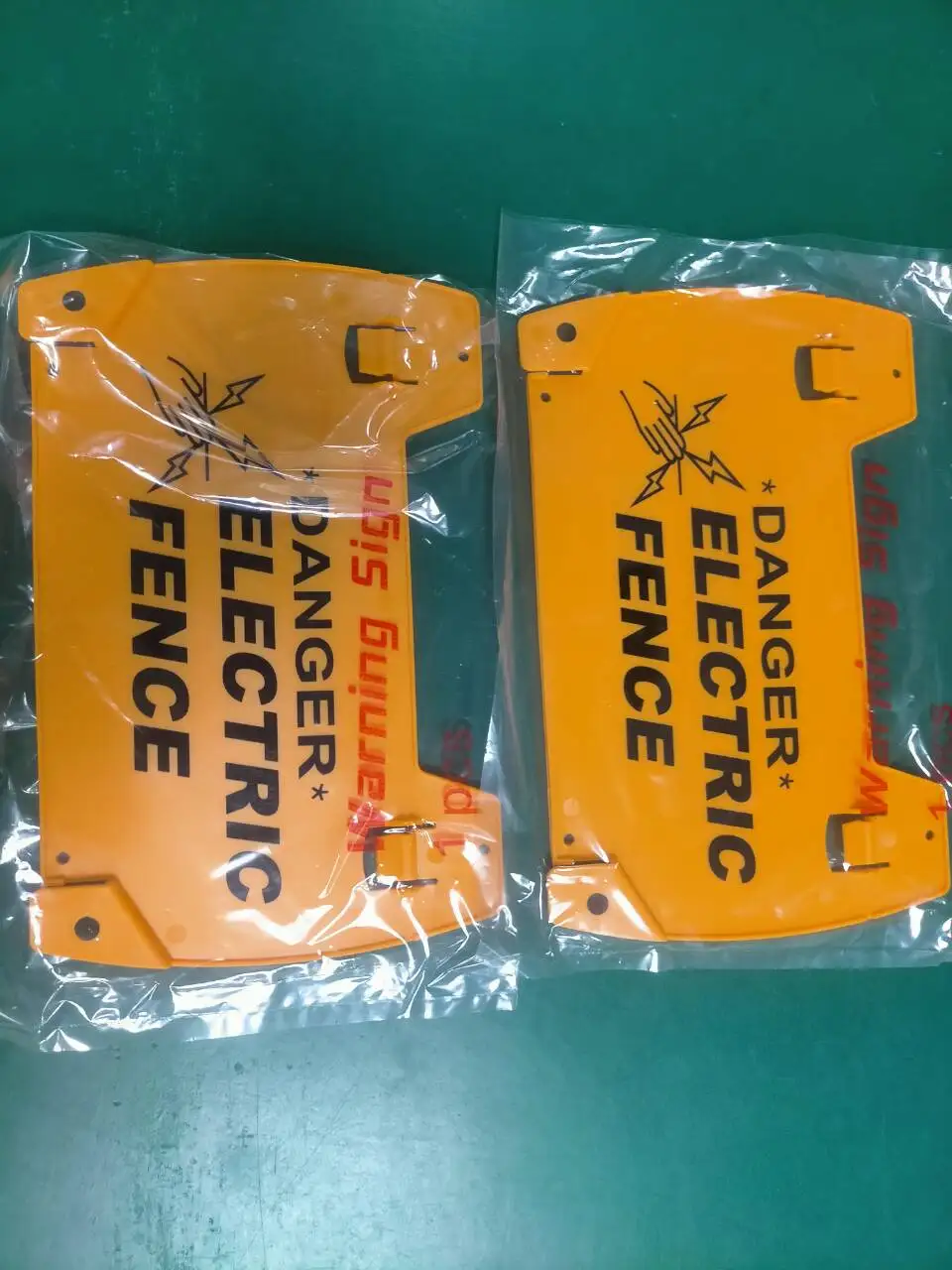 5 Pieces Electric Fence Warning Signs Plastic Electric Fence Safe Signs Caution Warning Sign for Danger Electric Fence Sign Farm