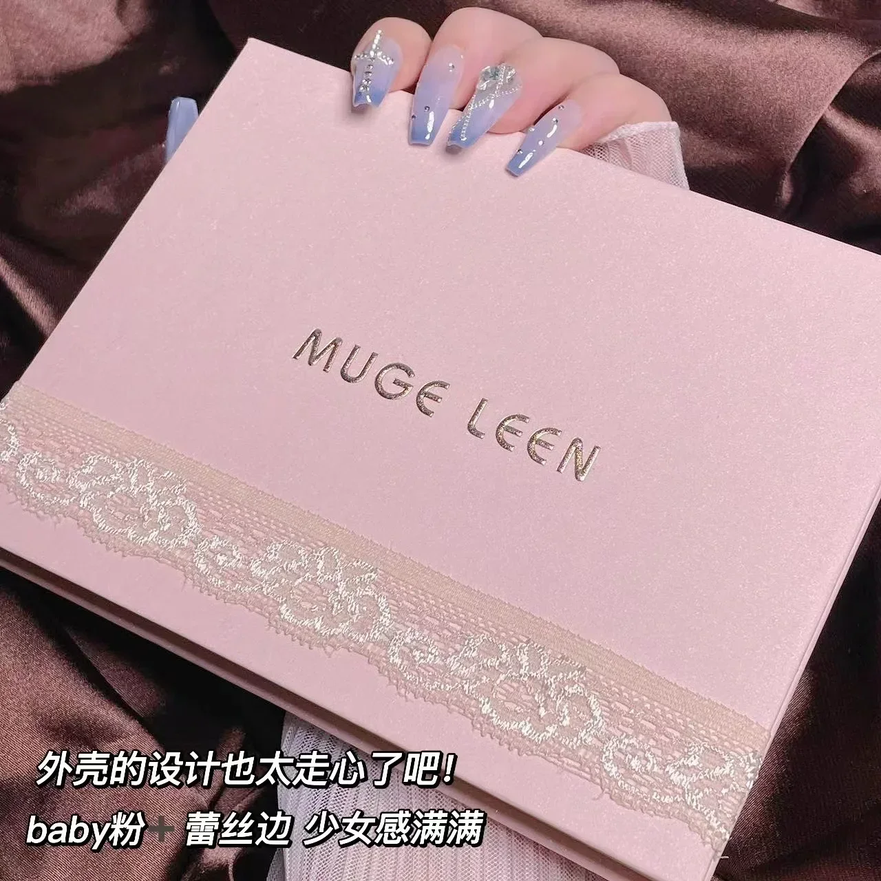 ظلال عيون MUGE LEEN Dream Muse Lace Book، قرص ظلال عيون مدمج مكون من 12 لونًا من Pearl Sequin Highlight Blush