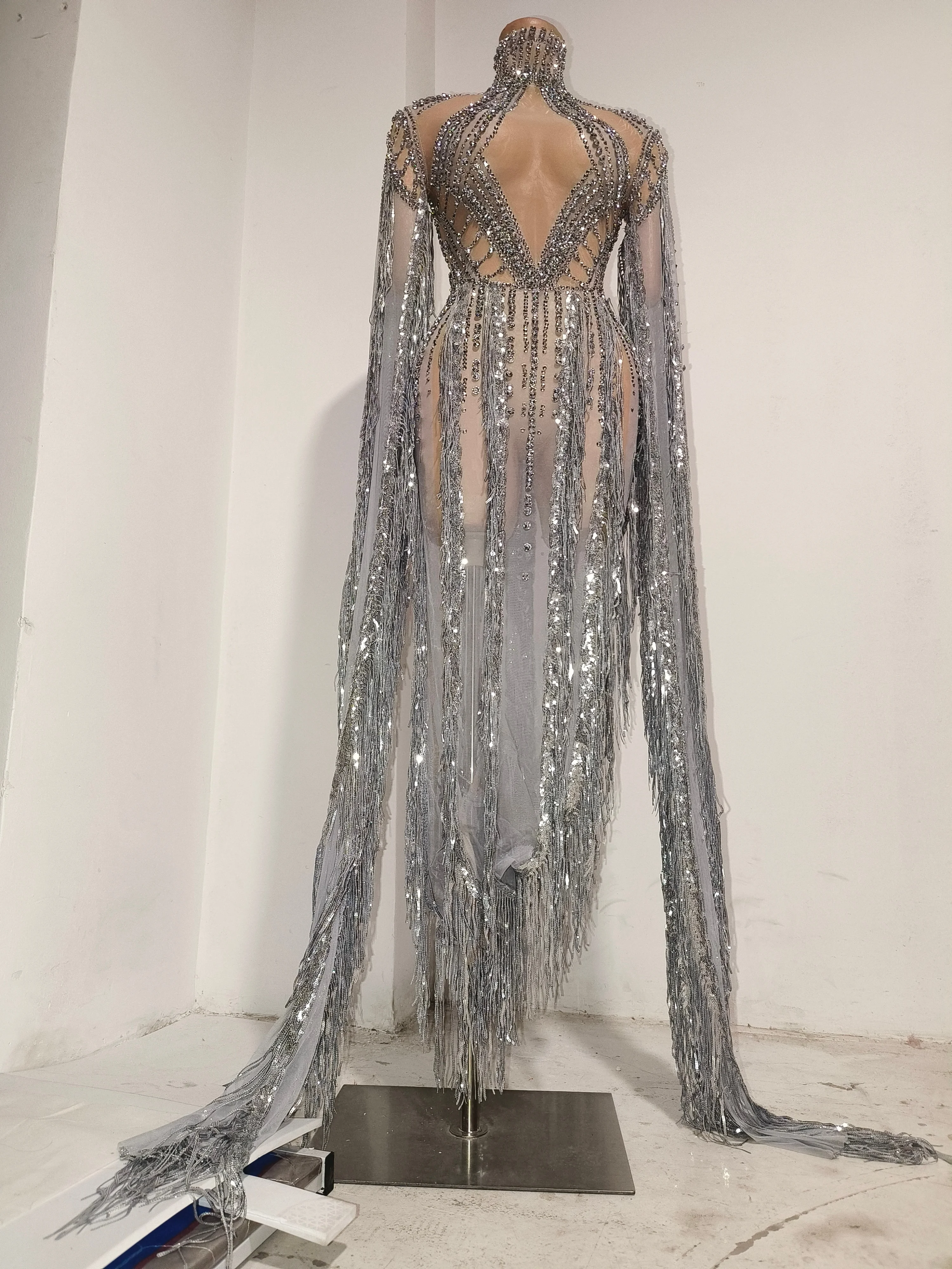 

Luxury Sparkly Silver Diamonds Tassels Long Sleeves Mesh Sheer Maxi Long Dress Women Eveing Party Birthday Nightclub Stage Wear