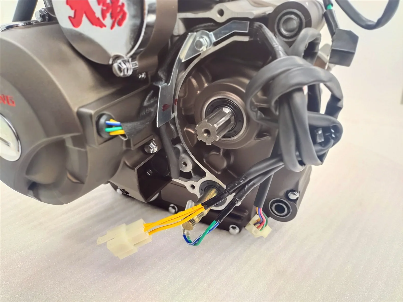 250CC DAYANG محرك دراجة نارية اسطوانة واحدة 4 السكتة الدماغية نمط الذئب المياه المبردة طريقة أصل الإشعال CDI بدء مكان ركلة