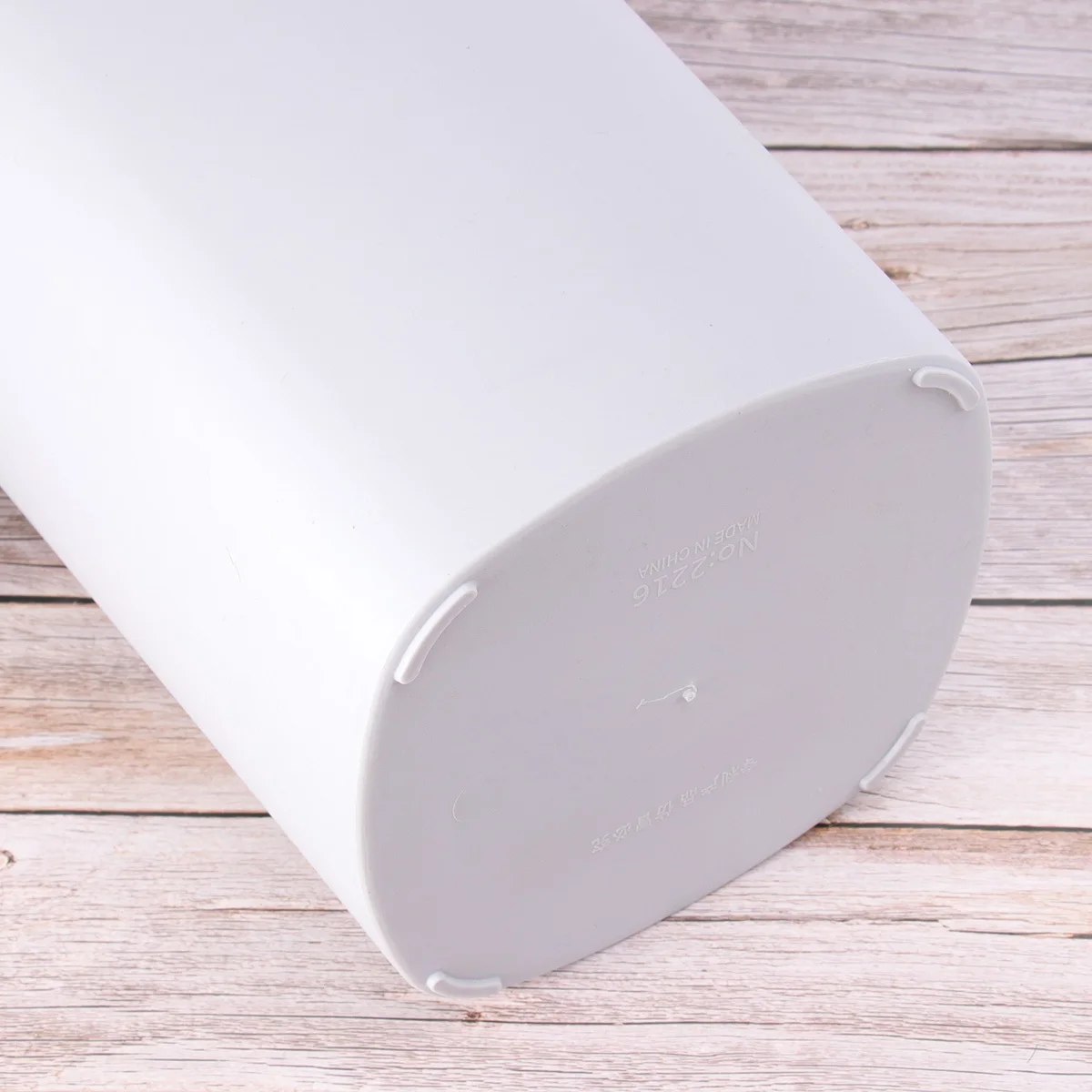 

1Pcs Flip-Top Trash Can Premium Push-Button Pedal Operated Silent Close Lid Plastic Garbage Bin for Kitchen Living Room Large