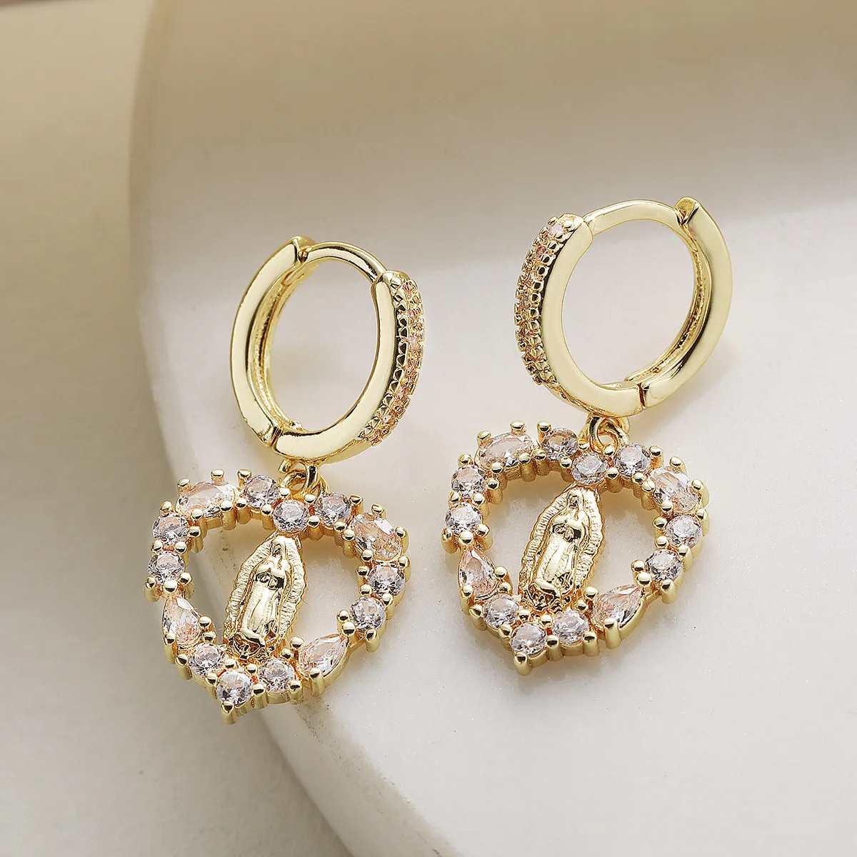 GANPUP Trendige Glänzende Zirkon-Herz-Ohrhänger für Damen, Modischer Neuer Schmuck mit Verschluss, Geschenk für Party und Hochzeit. – Detail 4
