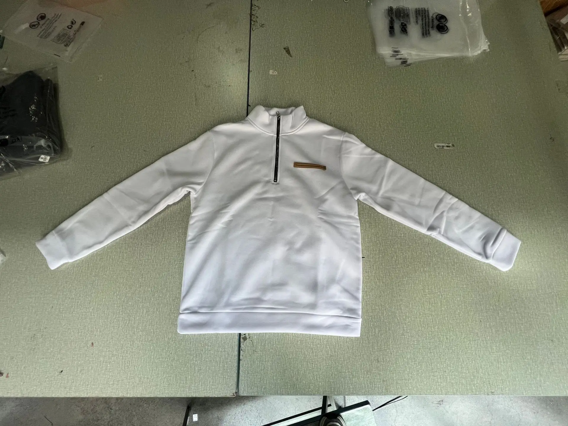 Amerikanischer Herbst- und Winter-Herrenpullover aus schwerem Fleece mit langen Ärmeln, halbem Reißverschluss, lockerem Schnitt und Stehkragen – Detail 5