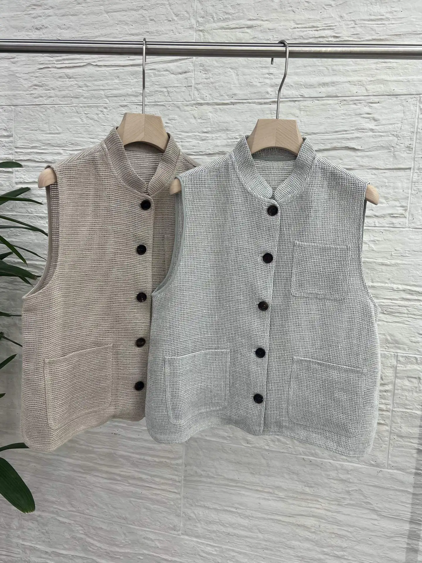 

Новая коллекция Весна/Лето 2026: Высококачественный модный универсальный жилет с воротником-стойкой из хлопка и льна с серебряной нитью для женщин