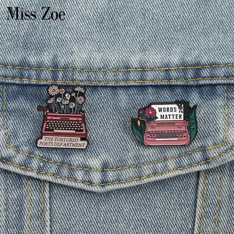 THE TORTURED POETS DEPARTMENT Emaille Pins Benutzerdefinierte Retro Telegraph Broschen Revers Abzeichen Kleidung Lustiger Schmuck Geschenk für Freunde