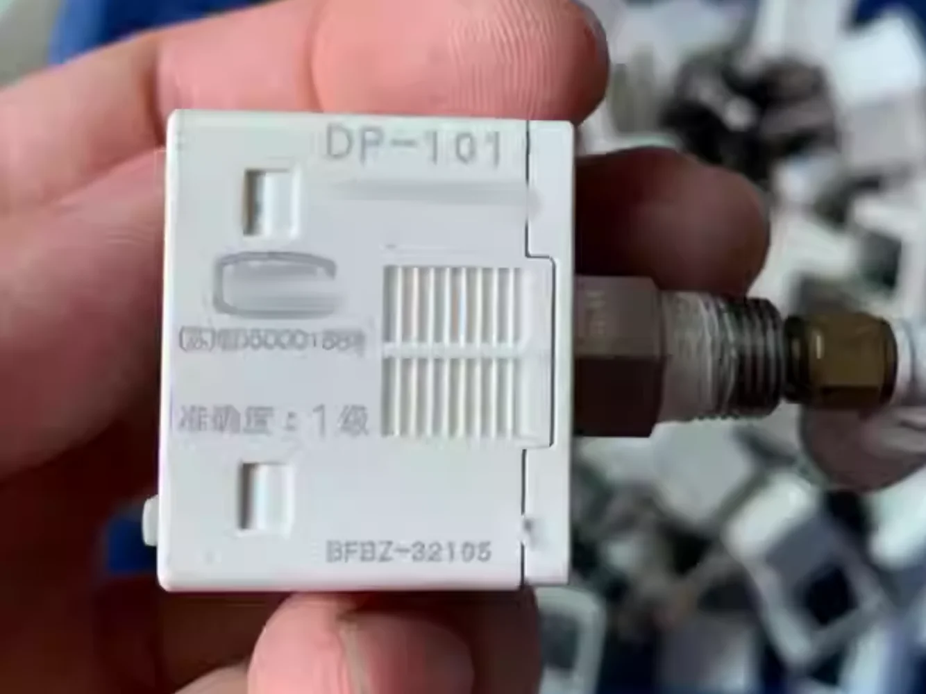 

DP-101 DP-102 With wires and connectors