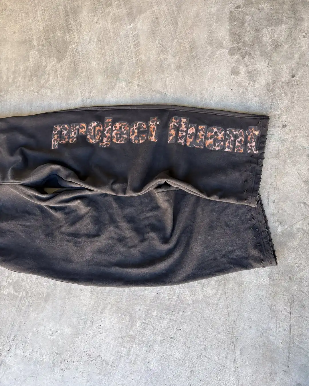 Y2K 뉴 스트리트 트렌드 레오파드 프린트 레터 프린트 캐주얼 바지 미국 하라주쿠 루즈 스포츠 바지 남성 힙합 고딕 바지