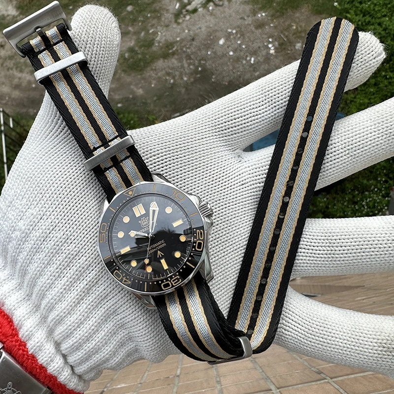 

STEELDIVE Men Diver Watch 42mm Automatic Mechanical Wristwatch 30ATM Waterproof C3 Luminous Sapphire NH35 Ceramic Bezel