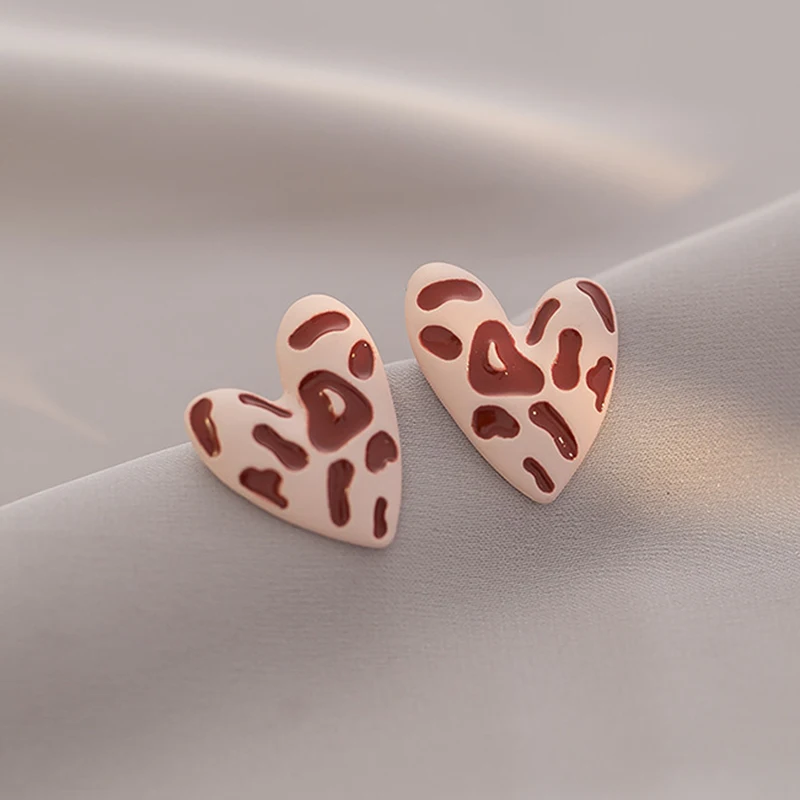 Fashion Pink Heart Enamel Clip on Earrings Cute Sweet Graffiti for Women Unusual Design No Pierced Valentine's Day Party Jewelry