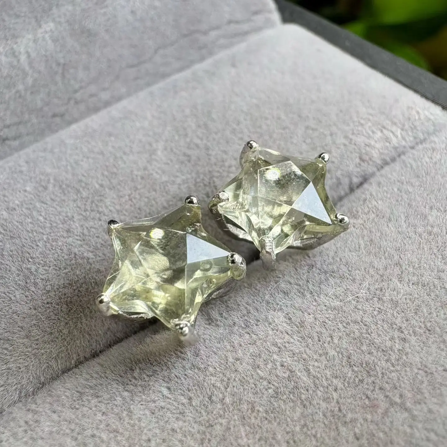 

Серьга из натурального ливийского золотистого тектита Fengbaowu, 9 мм, серебро 925 пробы, камень для рейки-терапии, подарок