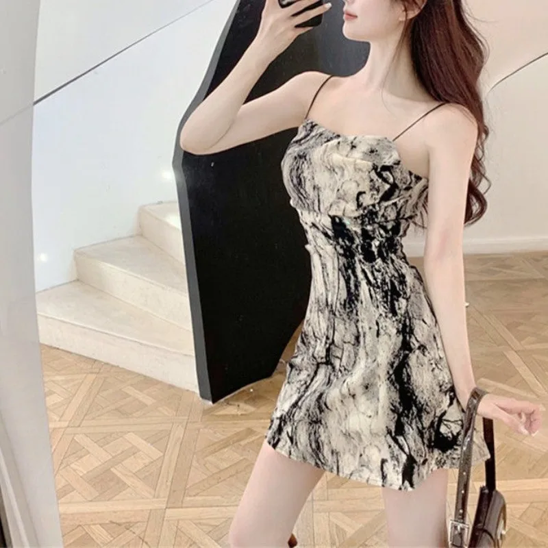 

Retro French Summer Women's 2024 New Combination Fashion Print Slim Fit and Simple Commuting Sleeveless Suspended Strap Dress