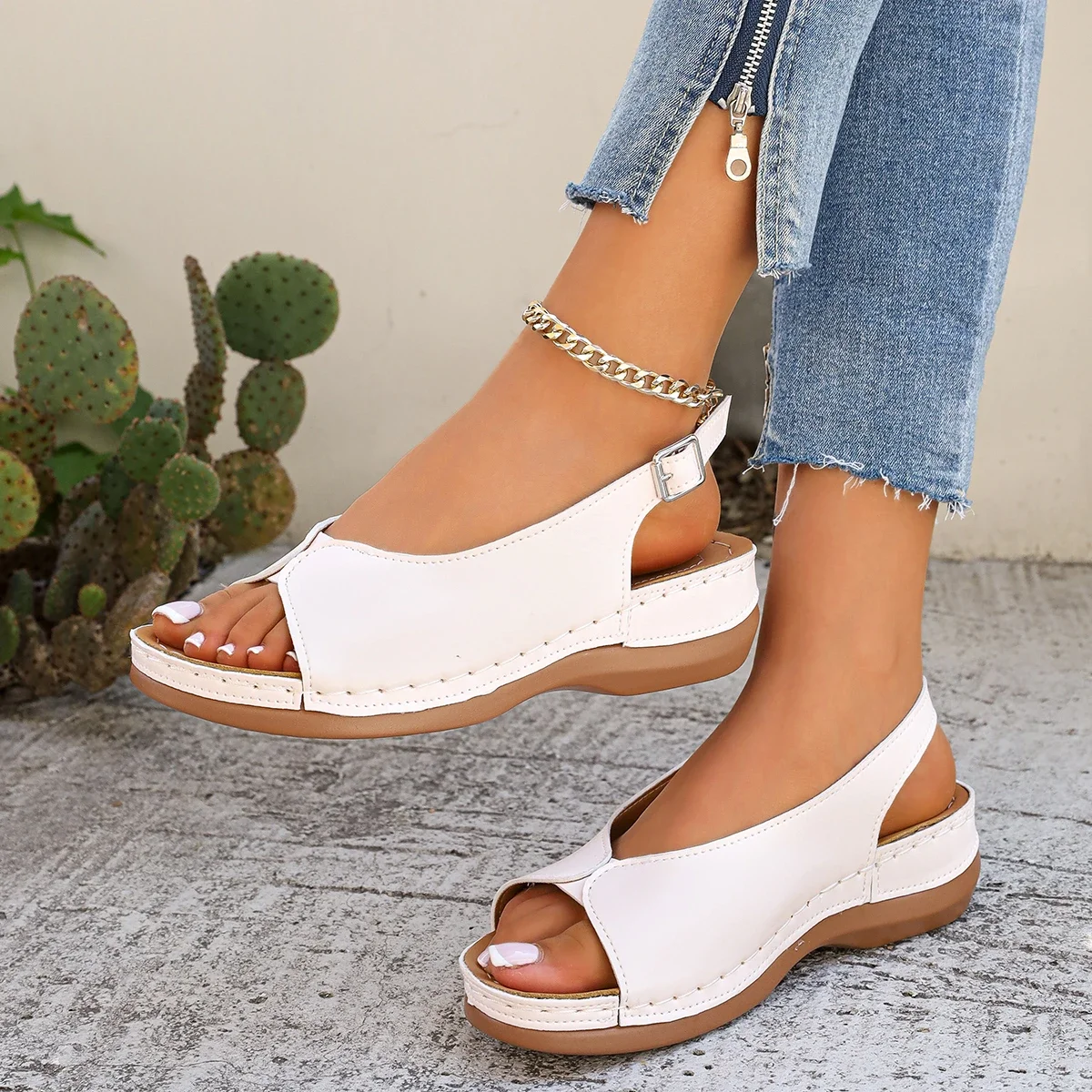 Hot Selling Comfortable Thick Bottom Fish Mouth Beach Casual Sandals for Women Fashion New Elegant Slope Heel Sandals
